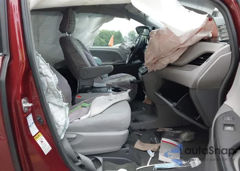 2015 Toyota Sienna Le 7 Passenger z USA, uszkodzony, nr VIN 5TDJK3DC1FS121548